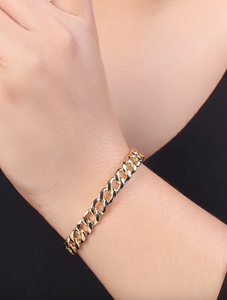 Chain Link Bangle in Gold