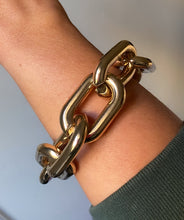 Load image into Gallery viewer, Chunky Oval Link Bracelet in Gold

