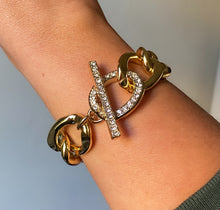 Load image into Gallery viewer, Toggle Chain Link Bracelet in Gold
