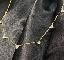Load image into Gallery viewer, L&#39;amour Heart Station Necklace
