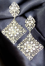 Load image into Gallery viewer, Éclat Silver Filigree Earrings
