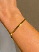 Load image into Gallery viewer, Herringbone Bracelet in Gold
