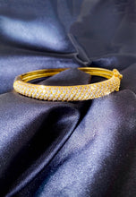 Load image into Gallery viewer, Diamond Pavè Bangle in Gold
