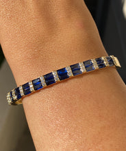 Load image into Gallery viewer, Baguette Bangle in Gold
