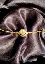 Load image into Gallery viewer, Happy Face Pull Tie Bracelet in Gold
