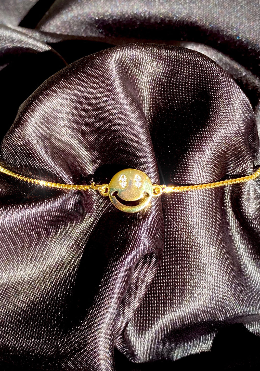 Happy Face Pull Tie Bracelet in Gold